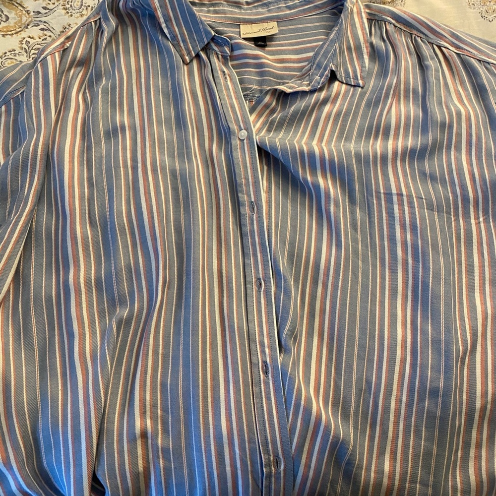 Camp-Style buttoned top